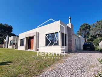 https://www.gallito.com.uy/venta-casa-3-dormitorios-3-baã±os-con-piscina-en-inmuebles-27616418