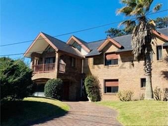 https://web5.gallito.com.uy/casa-hermosa-7-dorm-y-8-baños-a-mtrs-de-la-playa-garaje-inmuebles-26386912