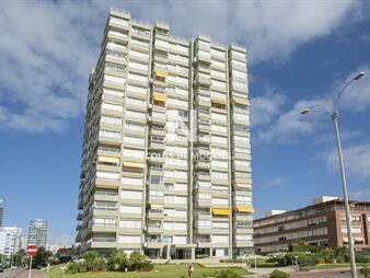 https://web5.gallito.com.uy/hermoso-apartamento-en-venta-en-edifico-malecon-inmuebles-25900459