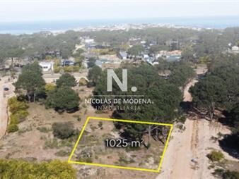 https://web5.gallito.com.uy/vende-terreno-en-barrio-privado-en-playa-brava-inmuebles-27703750
