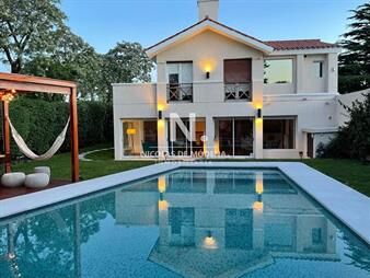 https://web5.gallito.com.uy/casa-de-5-dormitorios-en-carrasco-sur-inmuebles-25661430