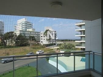 https://web5.gallito.com.uy/apartamento-en-venta-de-3-dormitorios-y-en-punta-inmuebles-25534548