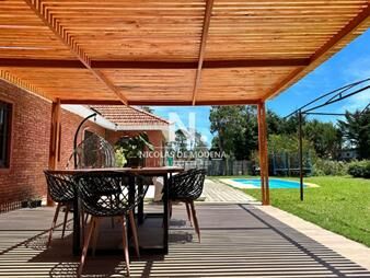 https://web5.gallito.com.uy/en-venta-chalet-en-marly-punta-del-este-de-4-inmuebles-26062810