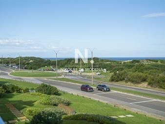 https://web5.gallito.com.uy/en-venta-apartamento-de-3-dormitorios-en-punta-a-inmuebles-25233458