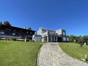 https://www.gallito.com.uy/casa-en-el-lomo-de-la-ballena-inmuebles-27764185