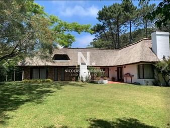 https://web5.gallito.com.uy/vende-impecable-casa-de-3-dormitorios-con-en-inmuebles-25649550