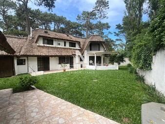 https://web5.gallito.com.uy/casa-de-3-dormitorios-en-playa-brava-punta-del-inmuebles-26339854