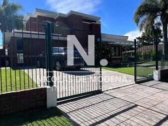 https://web5.gallito.com.uy/muy-linda-casa-en-venta-de-3-dormitorios-punta-inmuebles-25082736