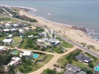 https://web5.gallito.com.uy/terreno-de-670m2-en-el-chorro-en-venta-inmuebles-25069910