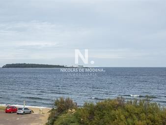 https://web5.gallito.com.uy/espectacular-casa-en-primera-linea-de-playa-punta-inmuebles-24987535