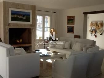 https://web5.gallito.com.uy/casa-en-venta-de-4-dormitorios-en-la-zona-de-la-inmuebles-25034701
