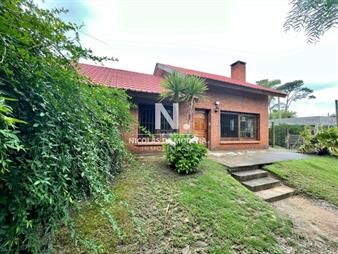 https://web5.gallito.com.uy/hermosa-casa-de-3-dormitorios-por-jardines-de-inmuebles-24987529