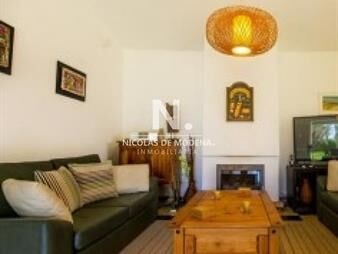 https://web5.gallito.com.uy/espectacular-casa-a-metros-del-mar-inmuebles-25034545