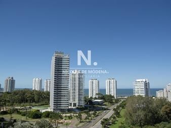 https://web5.gallito.com.uy/venta-de-amplio-apartamento-de-3-dormitorios-y-de-inmuebles-25034267