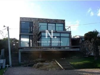https://www.gallito.com.uy/excelente-casa-ubicada-en-el-chorro-frente-al-inmuebles-25034134