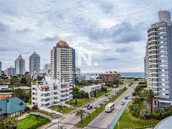 https://web5.gallito.com.uy/apartamento-en-venta-de-3-dormitorios-en-punta-inmuebles-24769045
