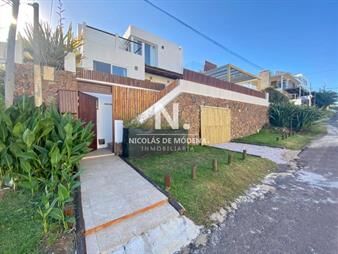 https://www.gallito.com.uy/hermosa-casa-en-la-posta-del-cangrego-inmuebles-24987228