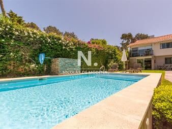 https://web5.gallito.com.uy/vendida-hermosa-casa-en-venta-en-playa-mansa-inmuebles-25033745