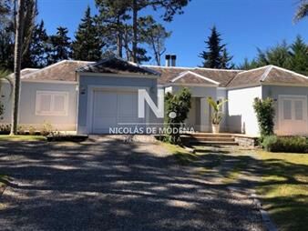 https://web5.gallito.com.uy/espectacular-casa-en-venta-en-punta-del-este-inmuebles-25033927