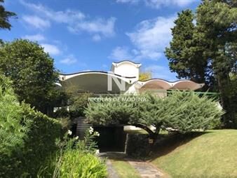 https://web5.gallito.com.uy/venta-de-casa-5-dormitorios-en-el-golf-inmuebles-25033716