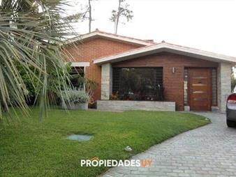 https://web5.gallito.com.uy/chalet-en-playa-mansa-4-dormitorios-con-piscina-inmuebles-26535370