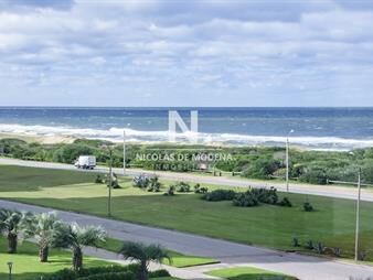 https://web5.gallito.com.uy/hermoso-departamento-en-venta-frente-al-mar-en-le-inmuebles-25033385