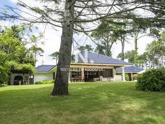 https://web5.gallito.com.uy/espectacular-casa-en-ubicacion-privilegiada-al-inmuebles-25035818