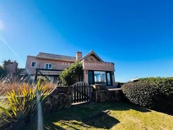 https://web5.gallito.com.uy/preciosa-casa-en-montoya-a-metros-del-mar-muy-inmuebles-25301254