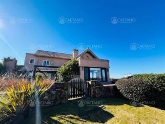 https://web5.gallito.com.uy/preciosa-casa-en-montoya-a-metros-del-mar-muy-inmuebles-18775457