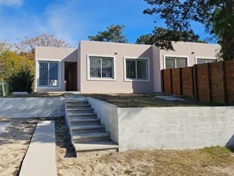 https://www.gallito.com.uy/venta-casa-en-el-pinar-tres-dormitorios-inmuebles-27731319