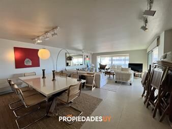 https://web5.gallito.com.uy/apartamento-en-venta-3-dormitorios-y-medio-puerto-inmuebles-27631858