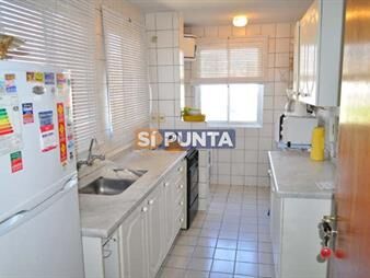 https://web5.gallito.com.uy/apartamento-a-pasos-de-playa-mansa-inmuebles-27772283