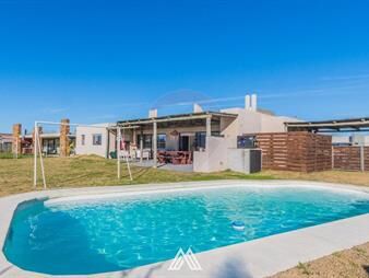 https://web5.gallito.com.uy/venta-casa-3-dorm-viñedos-de-la-tahona-con-piscina-inmuebles-27774875