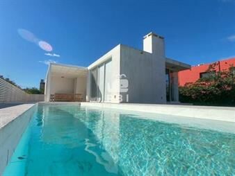 https://web5.gallito.com.uy/alquiler-de-casa-de-2-dormitorios-en-tio-tom-punta-ballena-inmuebles-27666583