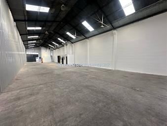 https://web5.gallito.com.uy/alquiler-local-industrial-deposito-o-galpon-mercado-modelo-inmuebles-27657471