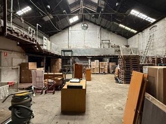 https://web5.gallito.com.uy/venta-local-galpon-deposito-comercio-la-comercial-esquina-g-inmuebles-27776046
