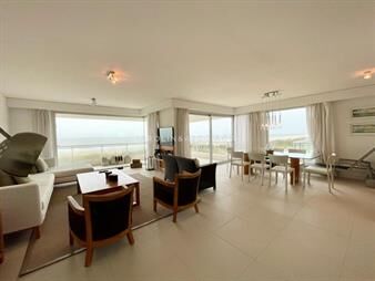 https://web5.gallito.com.uy/apartamento-3-suites-y-dependencia-en-playa-brava-inmuebles-25772303