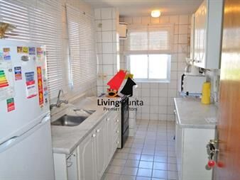 https://web5.gallito.com.uy/apartamento-a-pasos-de-playa-mansa-inmuebles-27776422