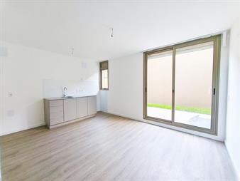 https://web5.gallito.com.uy/apartamento-1-dormitorio-en-alquiler-con-garage-y-patio-la-inmuebles-27775531