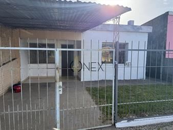 https://web5.gallito.com.uy/se-vende-casa-de-2-dormitorios-en-barrio-vignoly-inmuebles-27780694