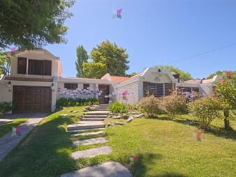 https://web5.gallito.com.uy/casa-de-4-dormitorios-con-piscina-climatizada-en-alquiler-inmuebles-27478483
