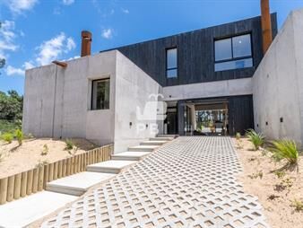 https://web5.gallito.com.uy/casa-3-dormitorios-en-club-del-lago-punta-ref-inmuebles-24106080