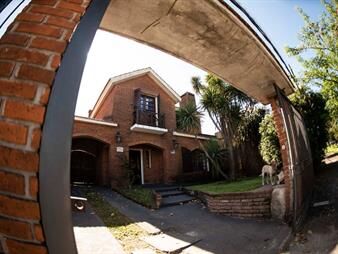 https://web5.gallito.com.uy/venta-casa-colon-3-dormitorios-3-baños-1-suite-inmuebles-27781245