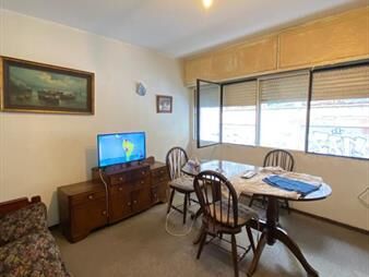https://www.gallito.com.uy/apartamento-en-alquiler-ciudad-vieja-a-metros-de-la-rambla-inmuebles-27775492
