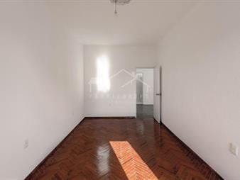 https://www.gallito.com.uy/venta-apartamento-reciclado-dos-dormitorios-amplios-con-re-inmuebles-27771246