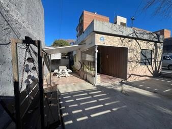 https://www.gallito.com.uy/venta-casa-de-3-dormitorios-con-barbacoa-inmuebles-27739147