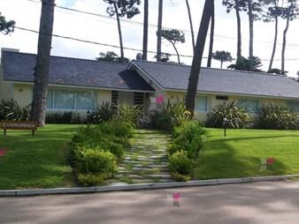 https://web5.gallito.com.uy/casa-en-venta-4-dormitorios-dependencia-playa-inmuebles-26934623
