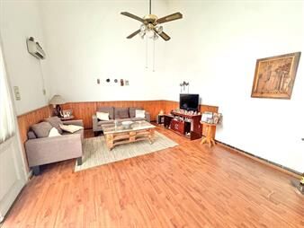 https://www.gallito.com.uy/venta-de-casa-ph-de-altos-4-dormitorios-y-2-baños-en-aguada-inmuebles-27786452
