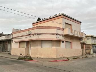 https://www.gallito.com.uy/venta-gran-casa-en-centro-con-excelente-renta-inmuebles-27352441