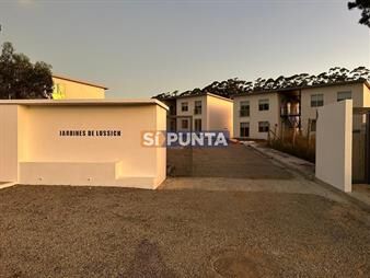 https://www.gallito.com.uy/apartamento-en-venta-en-lussich-cuenta-con-2-un-inmuebles-27608104